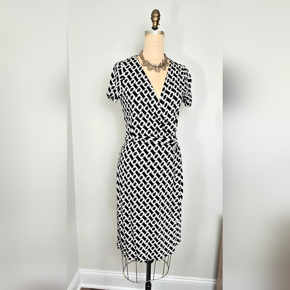 Diane Von Furstenberg Dresses & Skirts - DVF | Vintage Silk Jersey Wrap Dress | Chain Link Print | Size 6 (Fits 4)